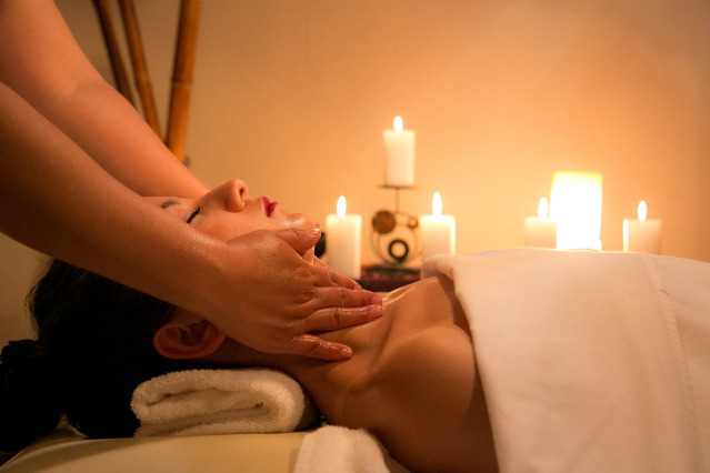 spa massage relaxation candles wellness